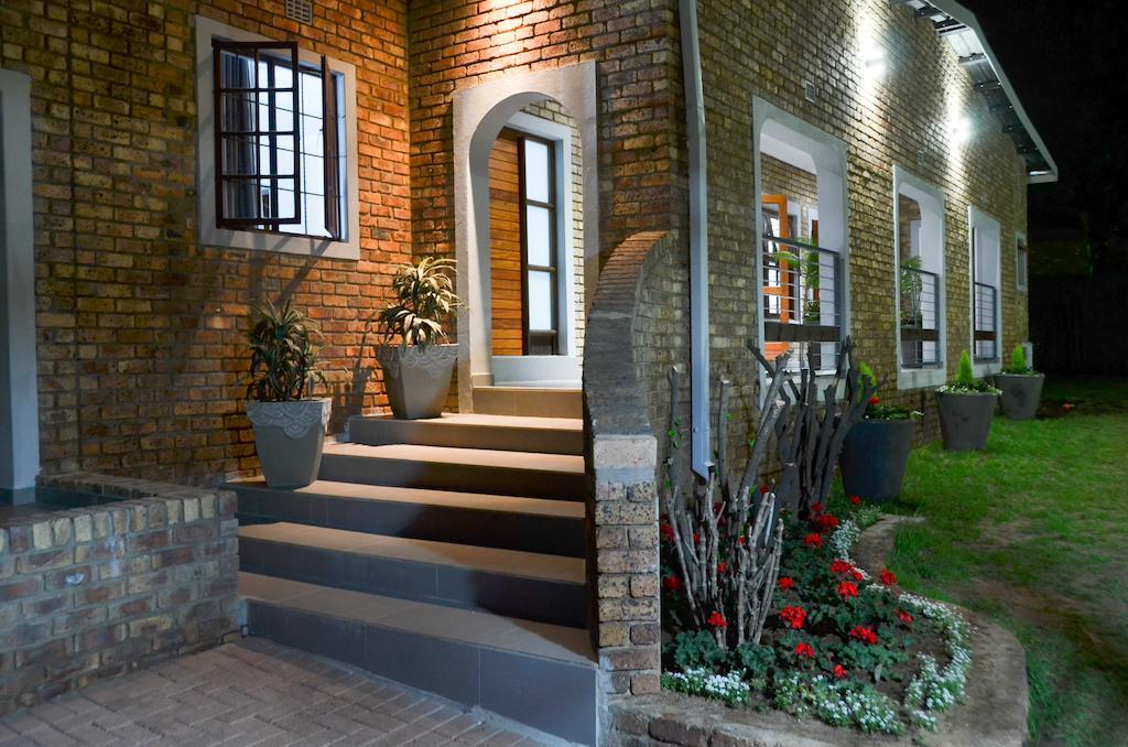 Yalla Yalla Boutique Hotel Witbank Extérieur photo