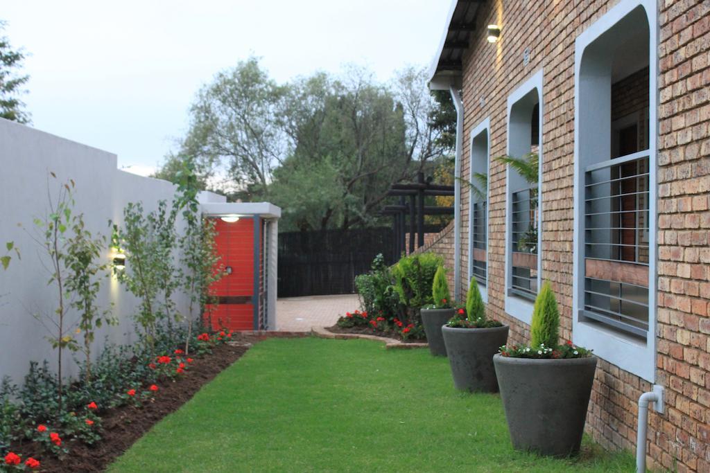 Yalla Yalla Boutique Hotel Witbank Extérieur photo
