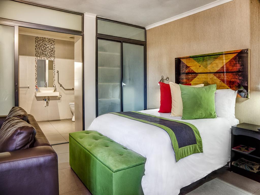 Yalla Yalla Boutique Hotel Witbank Extérieur photo