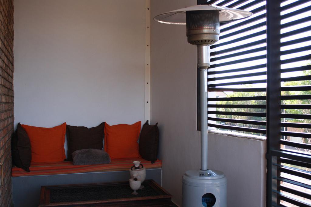 Yalla Yalla Boutique Hotel Witbank Extérieur photo