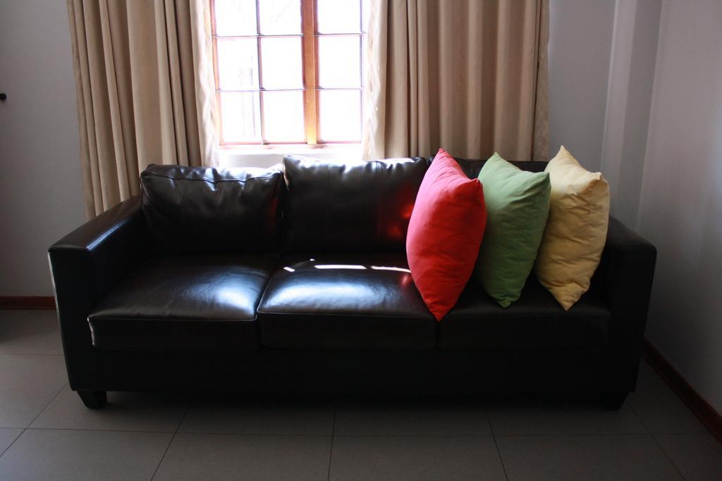 Yalla Yalla Boutique Hotel Witbank Extérieur photo