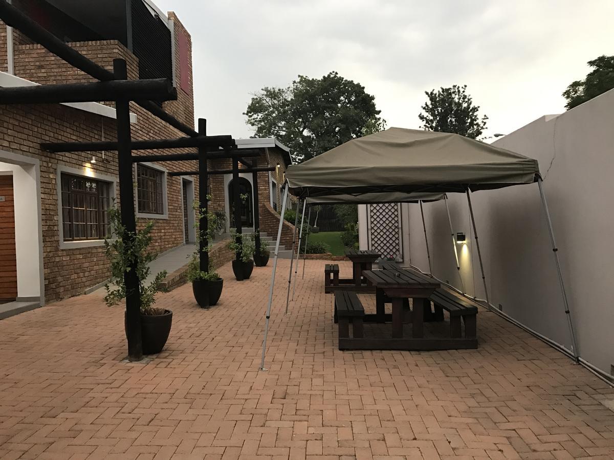 Yalla Yalla Boutique Hotel Witbank Extérieur photo